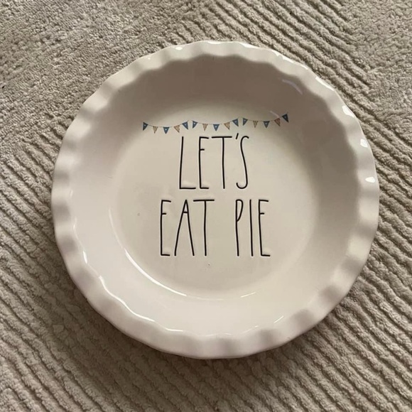 Rae Dunn 10” Pie Plate - Picture 1 of 1